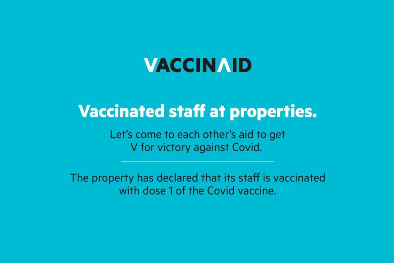 Vaccinated Staff - Oyo 11400 The Down Town Suites Haiderabad Buitenkant foto